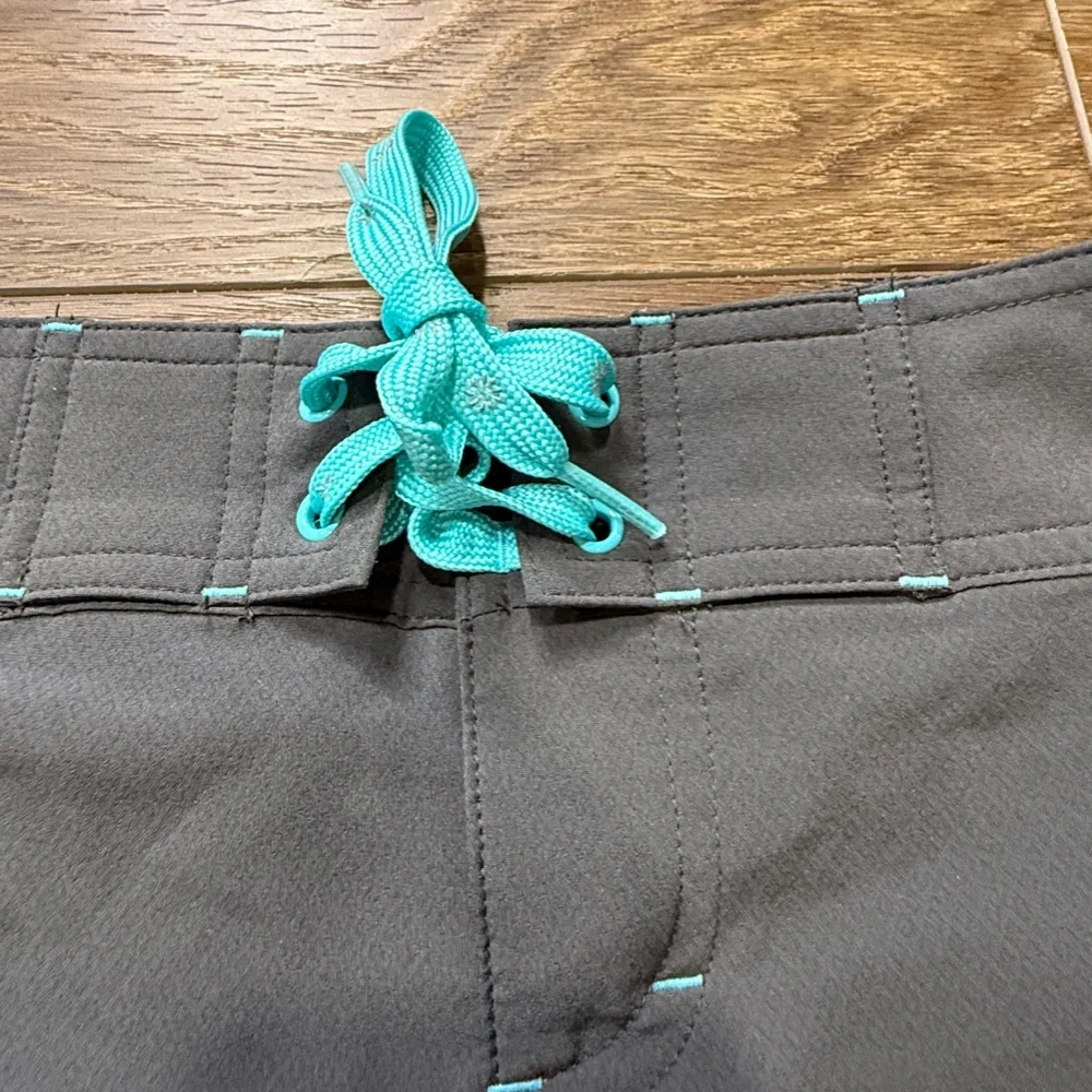 Athleta Women's Clearwater Board Shorts, Gray and Teal, UPF 50+, Size 2 - Picture 5 of 14